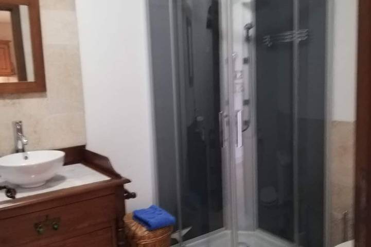 Location de vacances pour 4 personnes, avec terrasse ainsi que piscine et jardin à Najac - 4