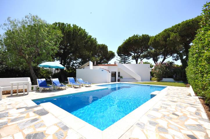 Ferienhaus für 4 Personen, mit Balkon/Terrasse und Garten in Quarteira