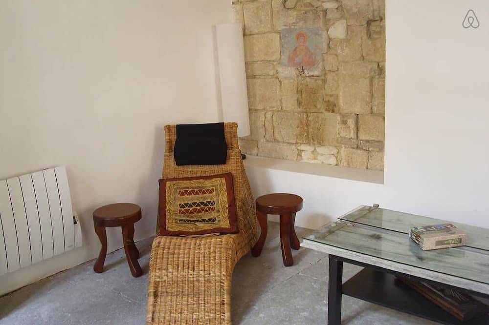 Ganze Wohnung, Stehende Wohnung aus dem 18. Jahrhundert in der Fußgängerzone des historischen Zentrums in Montpellier, Côte d'Améthyste