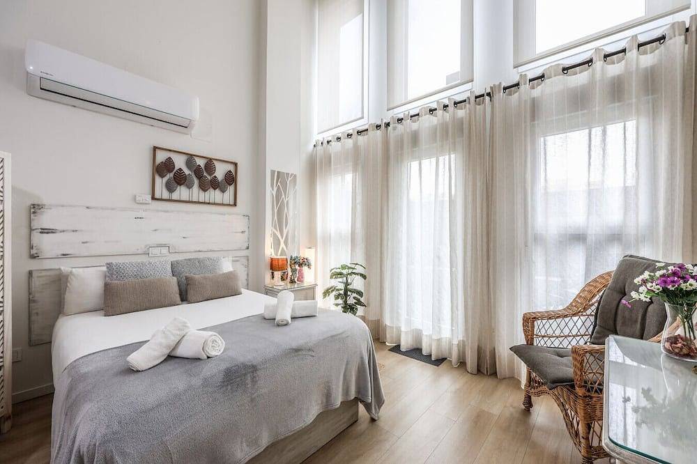 Entire apartment, Fancy Studio with Terrace & Pool  in  Madrid South in Madrid, Madrid Province