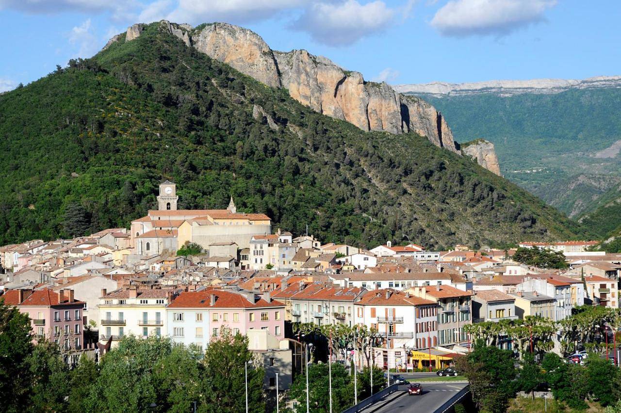 Appartement entier, One-Bedroom Apartment in Digne-les-Bains, Alpes-de-Haute-Provence