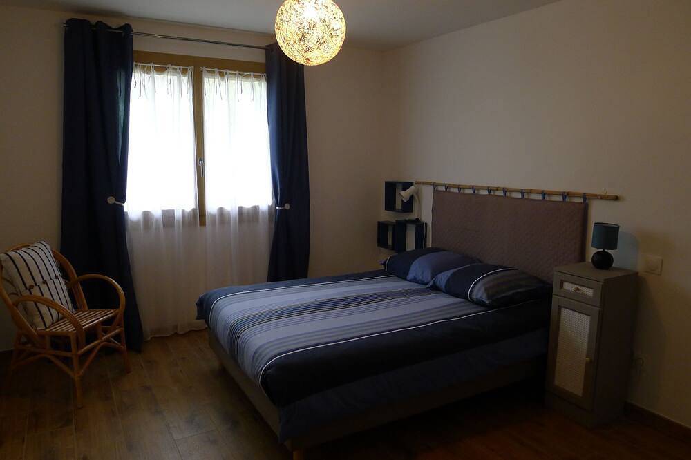 Appartement entier, Gîte de La Poivrière - Location Meublée Dans les Monts Jura in Chézery-Forens, Parc naturel régional du Haut-Jura