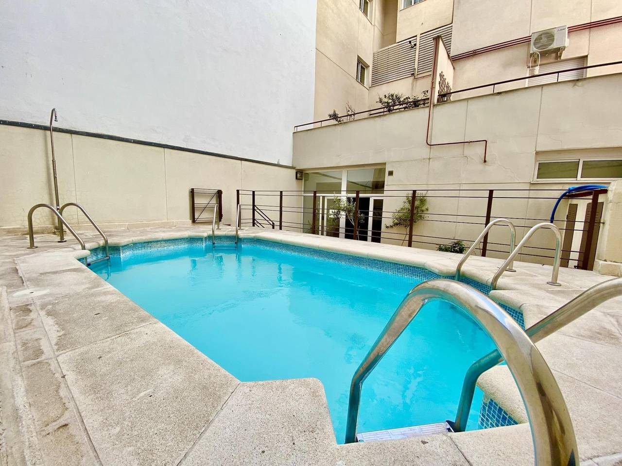 Apartamento vacacional entero, Charming Ópera - Apartamento dúplex con 3 dormitorios, 2 baños, piscina in Centro (Madrid), Madrid