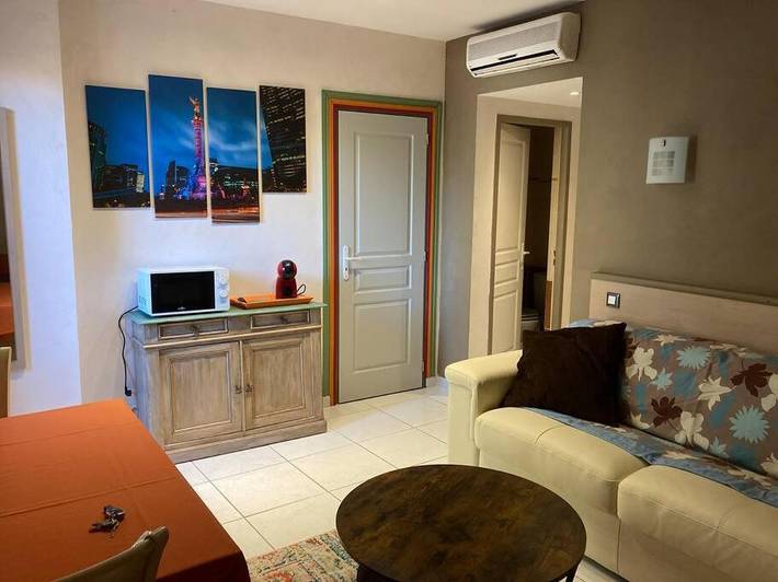 Apartamento de vacaciones para 4 personas, con vistas y terraza además de jardín y piscina, Se admiten mascotas - 1