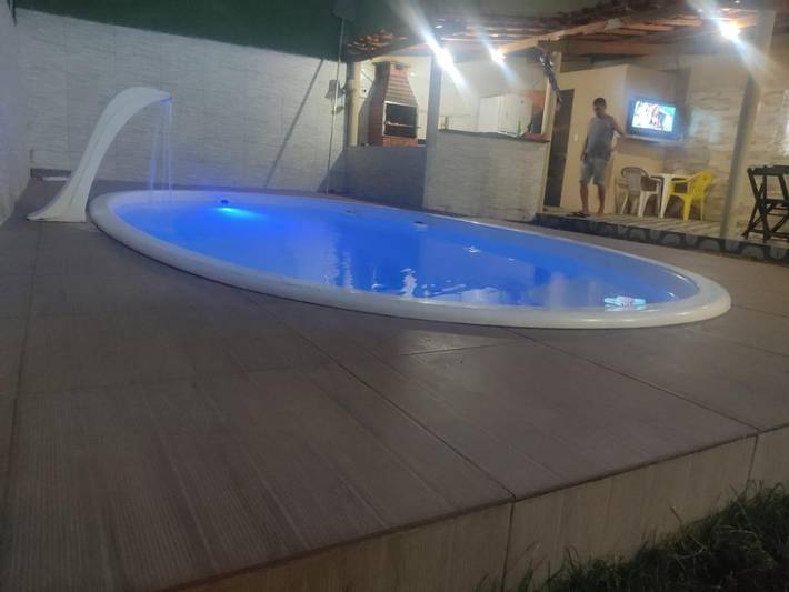 Casas e apartamentos de temporada para 8 pessoas, com balcão e piscina em Arembepe