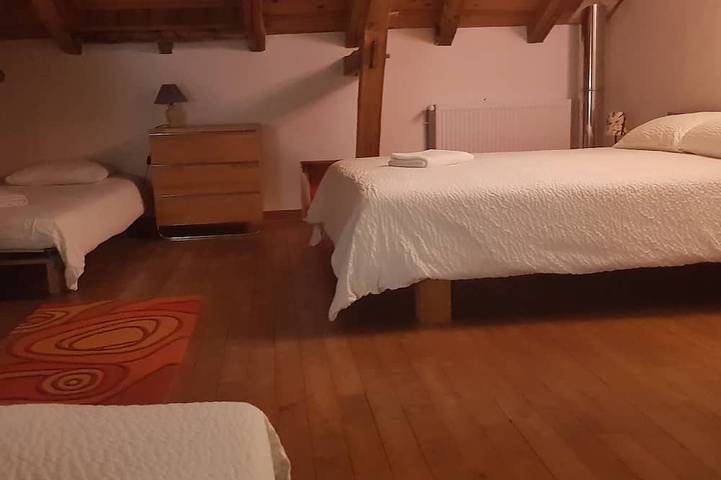 Gîte pour 10 personnes, avec Terrasse ainsi que Jardin et Piscine à Bourrou - 4