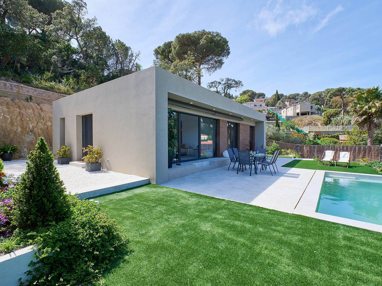 Villa moderna en Lloret del Mar con piscina privada, jardín y barbacoa, a 10 km de la playa in Aiguaviva Parc, Vidreras