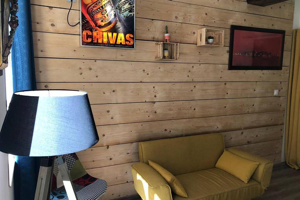 Appartement entier, Laon : « Suite privée au pied de la Cathédrale » in Laon, Aisne