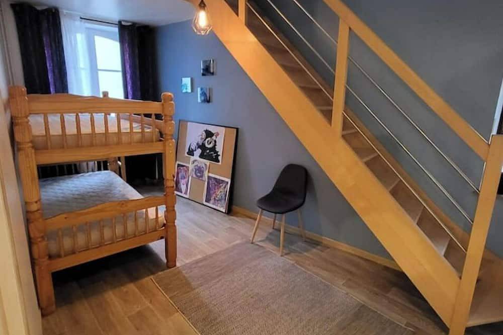 Appartement entier, Maison en pierre datant de1850 entièrement rénovée in Ahun, Région de Guéret