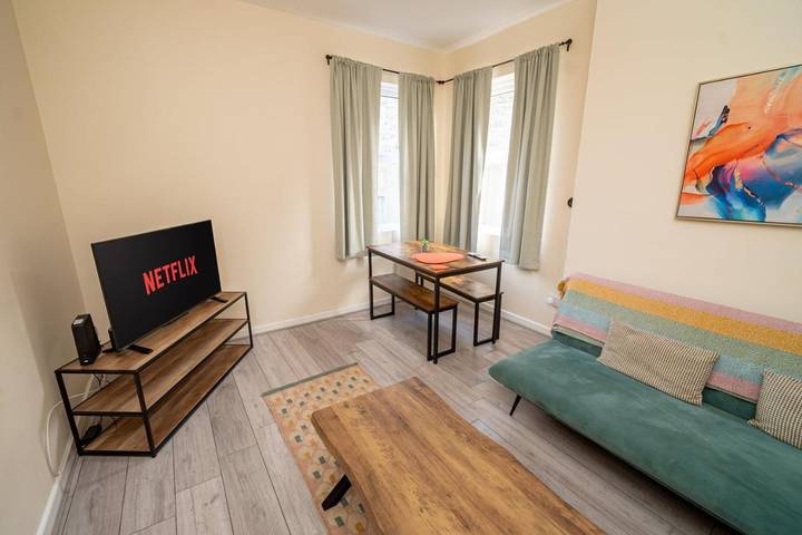 Bed and breakfast for 10 people in Gower