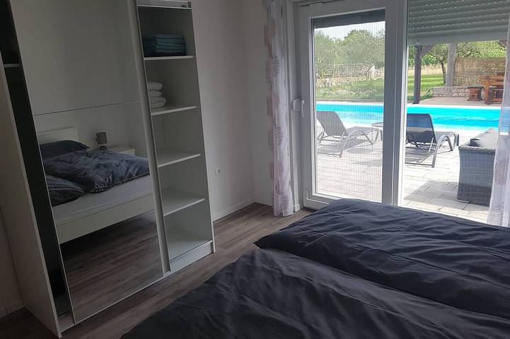 3-bedroom house in lovely Drinovci with Ac, Wifi. Enjoy a peaceful stay in Dalmatinisches Zagora