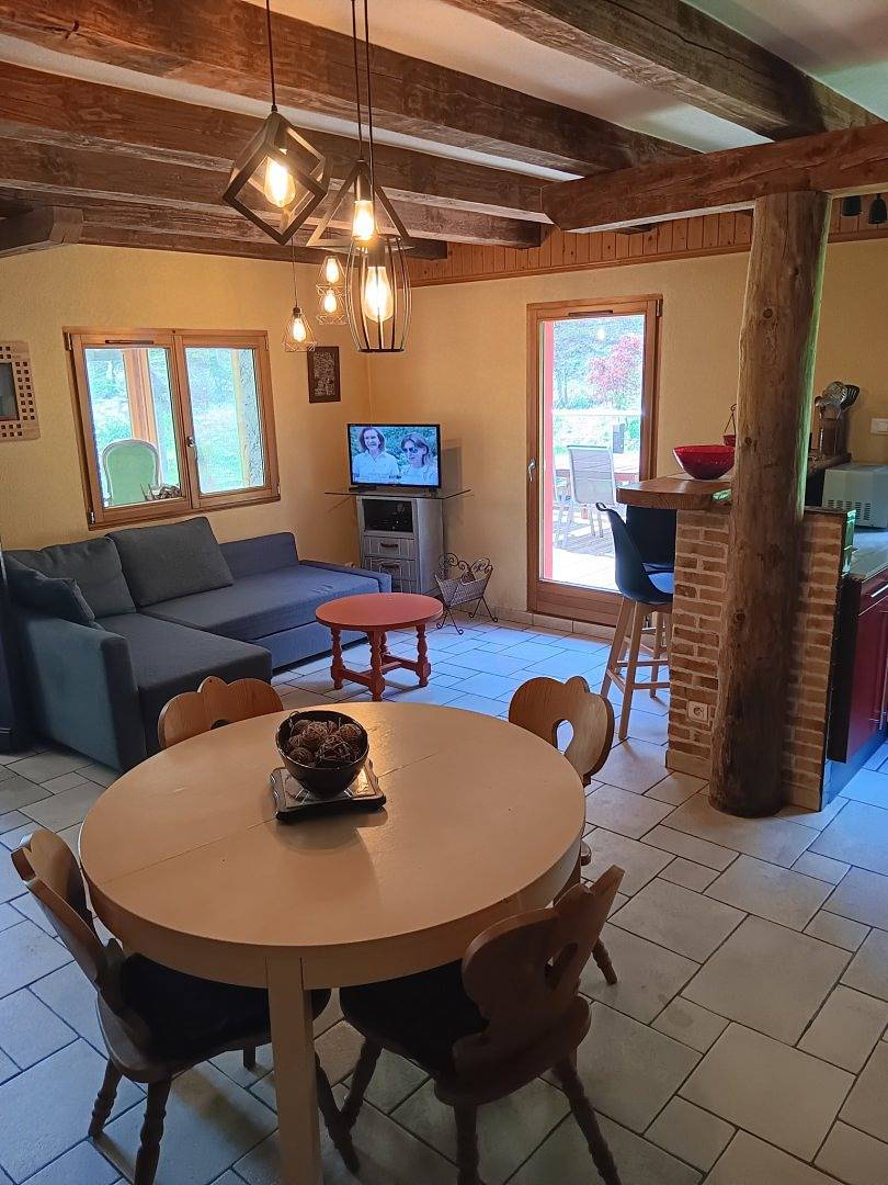 Chalet isolé en forêt avec son étang de pêche privé in Reipertswiller, Région de Saverne