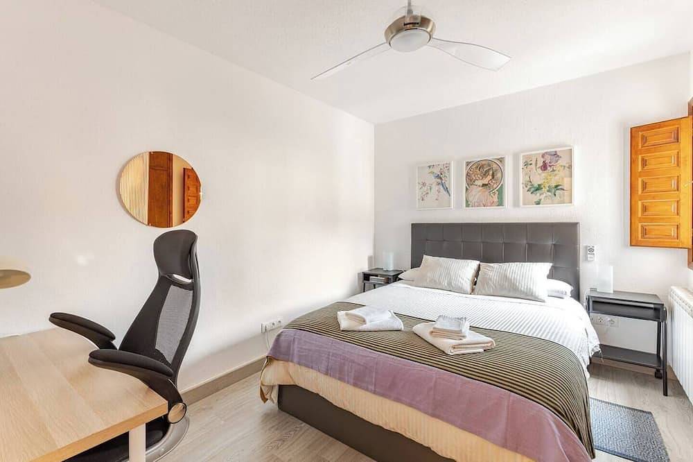 Apartamento entero, Apartamento Rural Encanto Manchego con Vistas en Pueblos Negros · 6 pax in Cogolludo, La Alcarria