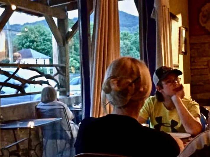 Vacation rental for 12 people, with yard and hot tub as well as sauna, with pets in Black Mountain