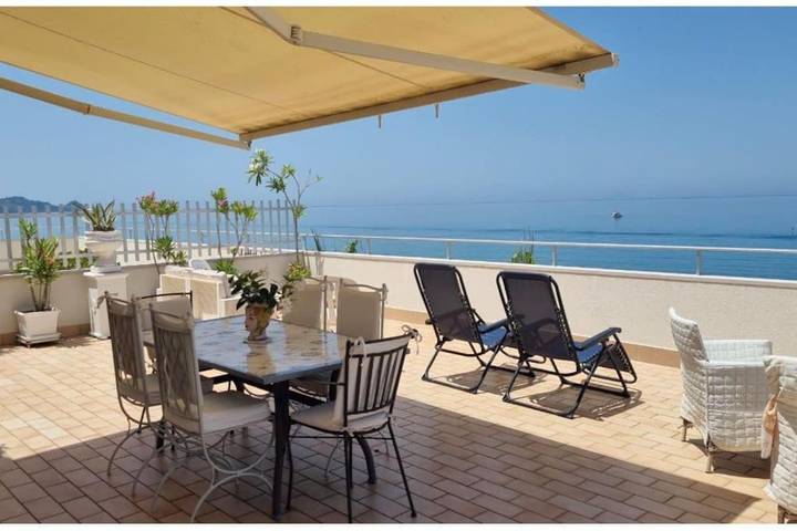 Appartamento per 7 persone, con Balcone e Terrazza nonché Panorama a Brolo