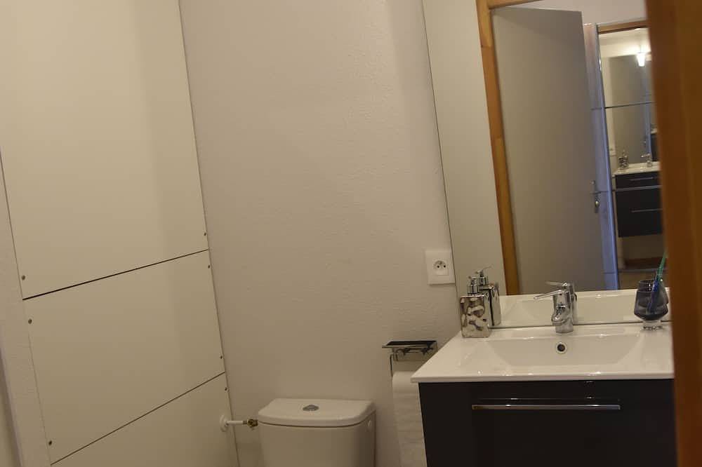 Entire apartment, Nouvel Appartement Moderne: 2 Chambres, Lits Doubles, à 350 m de la Télécabine in Thollon-les-Mémises, Thonon-les-Bains region