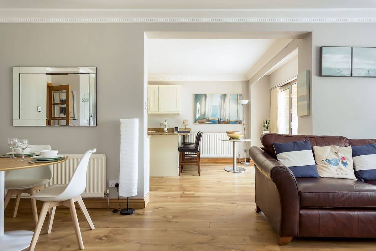 Apartamento entero, Sandy Shores - 2-bed flat on Sandbanks Peninsular in Sandbanks, Poole