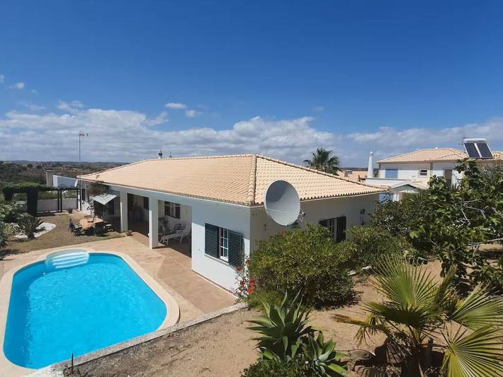 Casa de férias para 2 pessoas, com jardim e piscina em Castro Marim