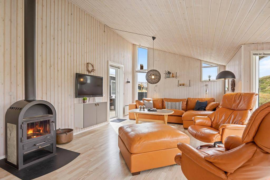 Holiday home with enclosed terrace and dune views in Årgab, Holmsland Klit