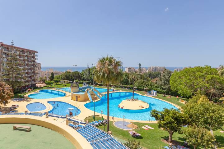 Gehele studio, Studio Appartement 'Estudio Ed Jupiter Benalmadena' met zeezicht, Wifi en gedeeld zwembad in Benalmádena Costa, Benalmádena