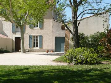 Gîte pour 4 personnes, avec jardin et terrasse à Jonquerettes