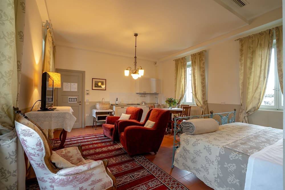 Entire apartment, In old rural farmhouse, with swimming pool, suitable for families in Pesaro, Valle del Metauro