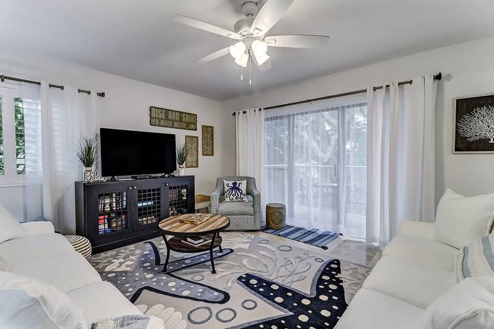 Vacation rental for 6 people, with balcony and pool, with pets in Amelia Island