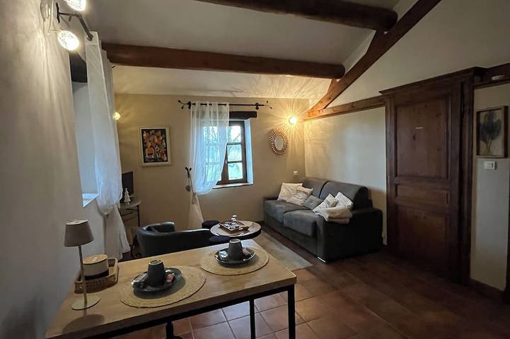 Detached house on garden level in Pont-Saint-Esprit, Nimes region