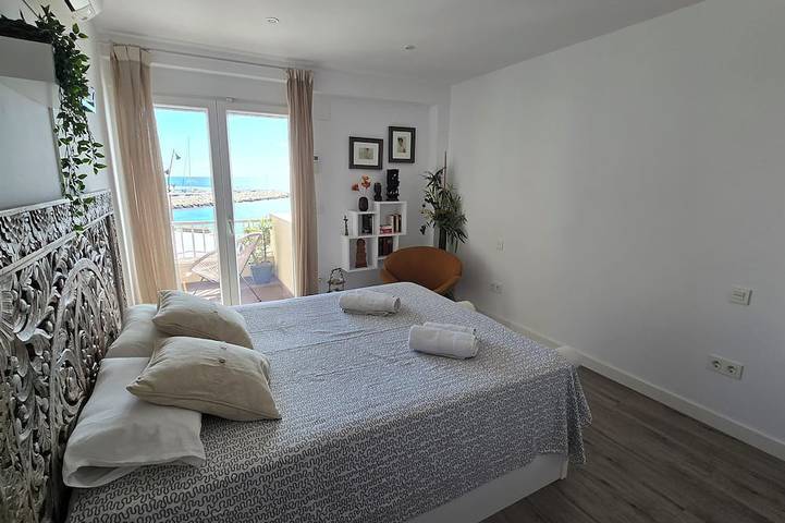 Appartement entier, Flughafen front de mer, récemment rénové, à 20 m de la plage et du port in Platja de l'Ampolla (Moraira), Teulada