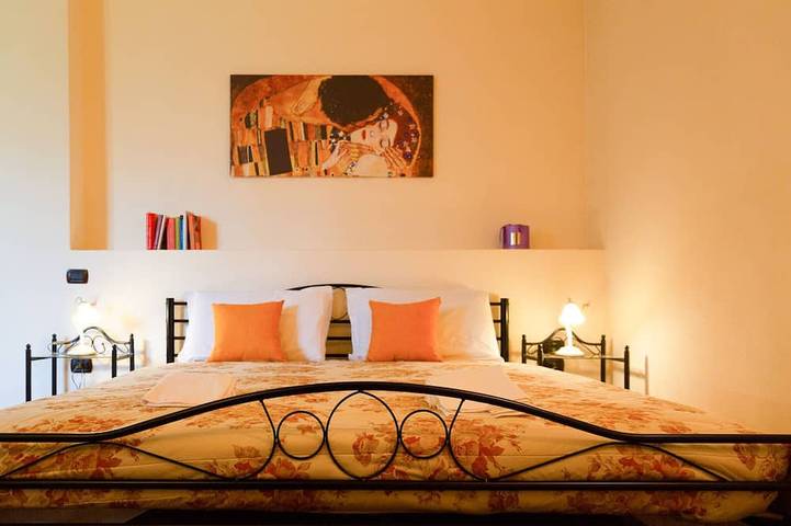 An old farmhouse expertly restored and transformed into a prestigious villa in Éboli, Provincia de Salerno