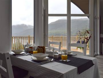 Log Cabin for 4 People in Loch Lomond, Argyll & Bute, Photo 3
