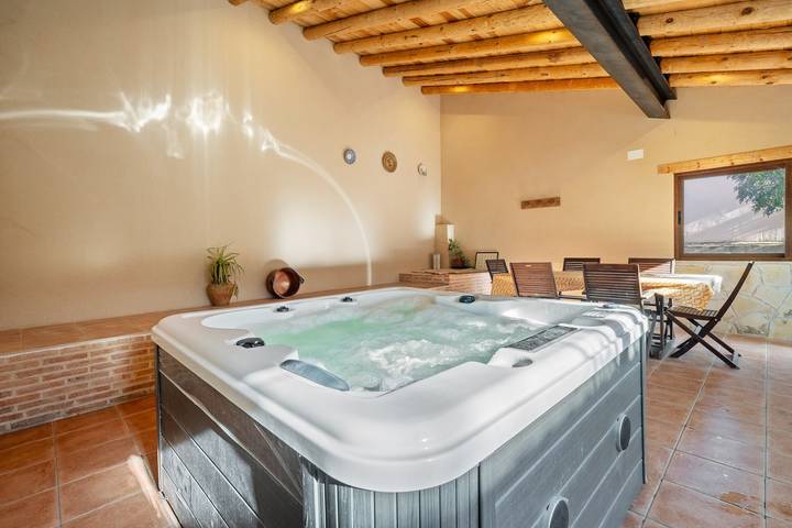 Casa de vacaciones para 12 personas, con Balcón además de Jacuzzi y Jardín