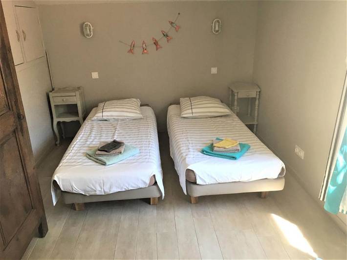 Chambre d’hôte pour 4 personnes, avec Terrasse et Jardin ainsi que Piscine et Vue à Six-Fours-les-Plages - 4
