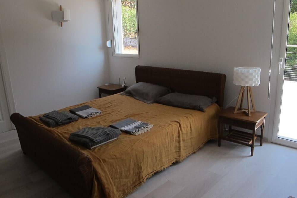 Villa 6 to 12 pers, swimming pool, 3mn walk to beaches, restaurants & water activities in Pinarellu, Zonza