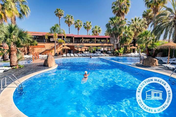 Wohnwagen für 4 Personen, mit Terrasse und Pool in Spanien