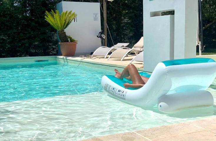Chambre d’hôte pour 2 personnes, avec Jacuzzi et Terrasse ainsi que Jardin et Piscine