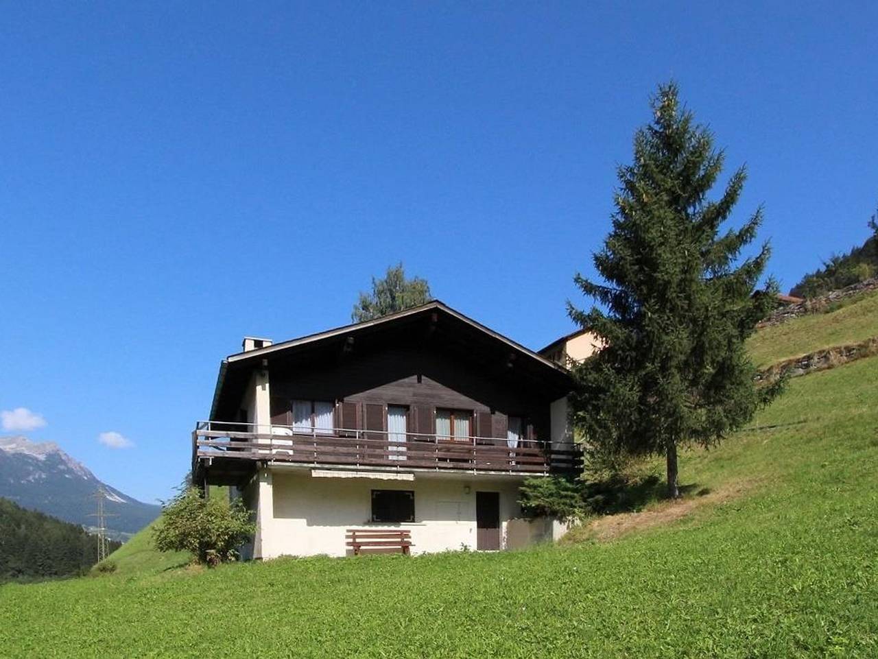 Ganze Ferienwohnung, Alexandra - 4.5 Zimmerwohnung - 6 Betten in Tinzen, Surses