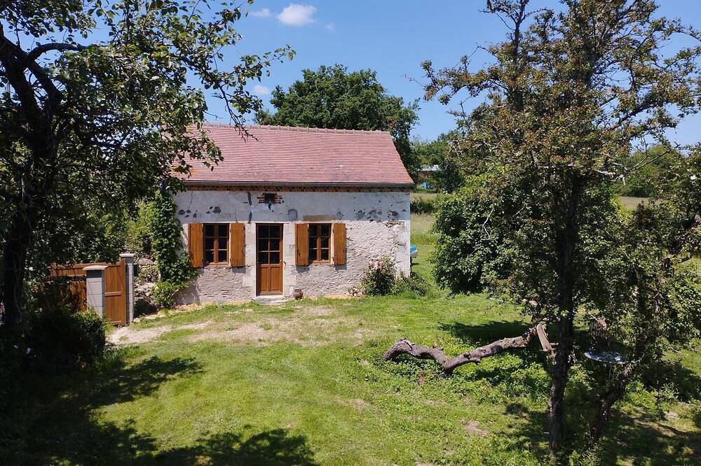 Le Bouchat : Maisonnette au calme en plein bocage, idéal décompression in Cesset, Allier