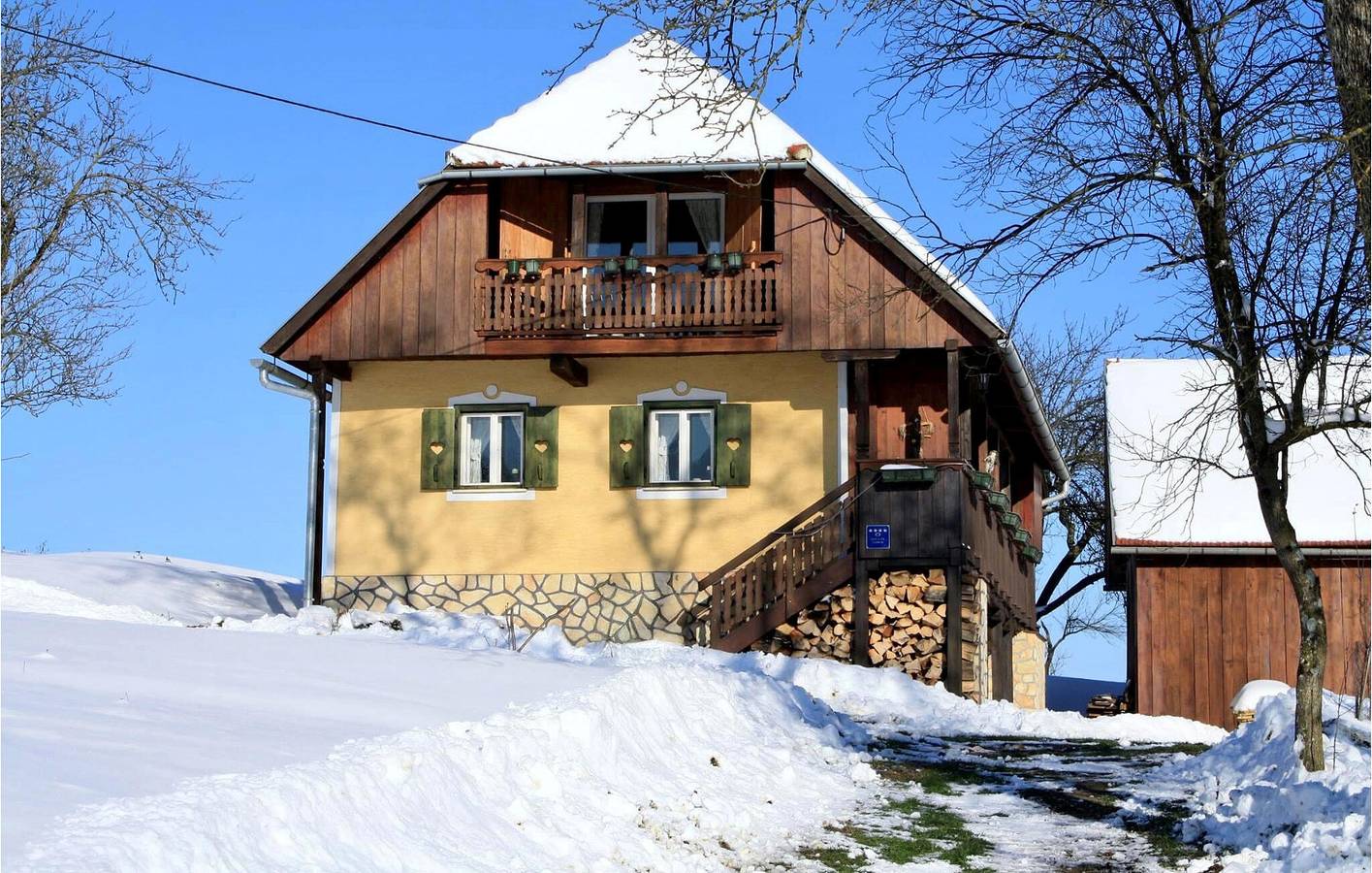 Charmante 2-Zimmer-Ferienwohnung am Fluss: WLAN, Klimaanlage, Terrasse und Parkplatz inklusive! in Karlovac und Umgebung