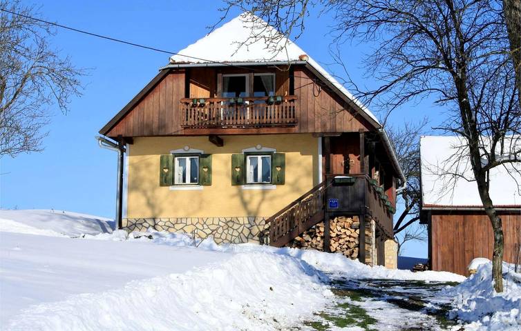 Charmante 2-Zimmer-Ferienwohnung am Fluss: WLAN, Klimaanlage, Terrasse und Parkplatz inklusive! in Karlovac und Umgebung