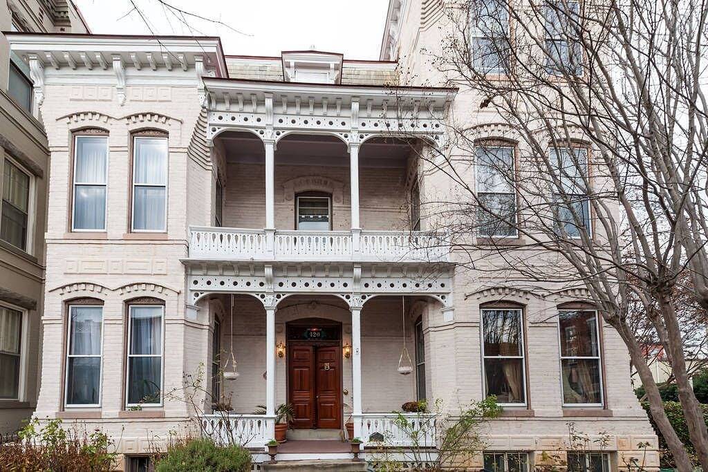 Ganze Wohnung, Sonniges, großes, voll möbliertes Apartment mit kostenlosem Parkplatz in Capitol Hill, Washington D.C.