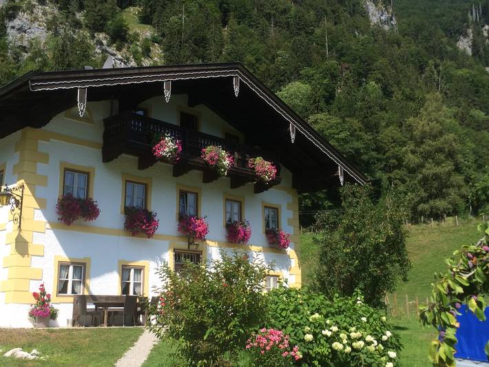 Ganze Ferienwohnung, Alpaka-Hof Landinger - Zellerhorn Ferienwohnung 39 qm, ein Schlafzimmer und Wohnzimmer in Kampenwand, Aschau im Chiemgau