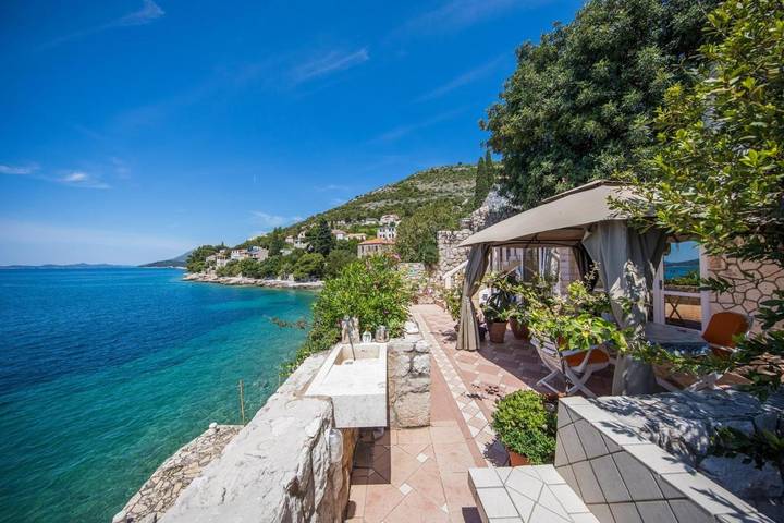 Villa pour 12 personnes, avec vue et jardin à Lozica