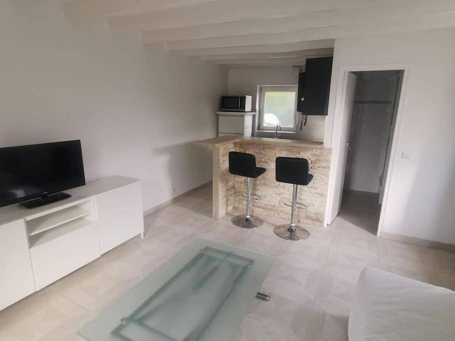 Appartement entier, One-Bedroom Apartment in Villeron, Val-d'Oise