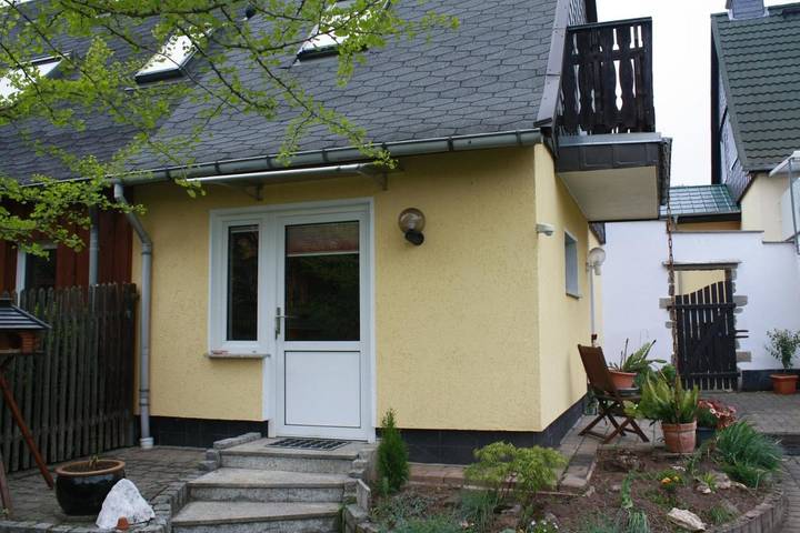Ferienwohnung für 2 Personen, mit Balkon und Terrasse sowie Garten und Ausblick
