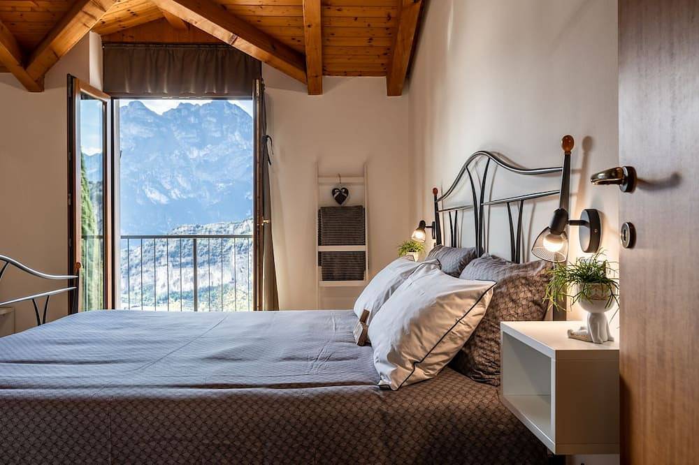 Entire apartment, View lake Al Forte apartment @Nago-Torbole in Nago-Torbole, Garda Mountains