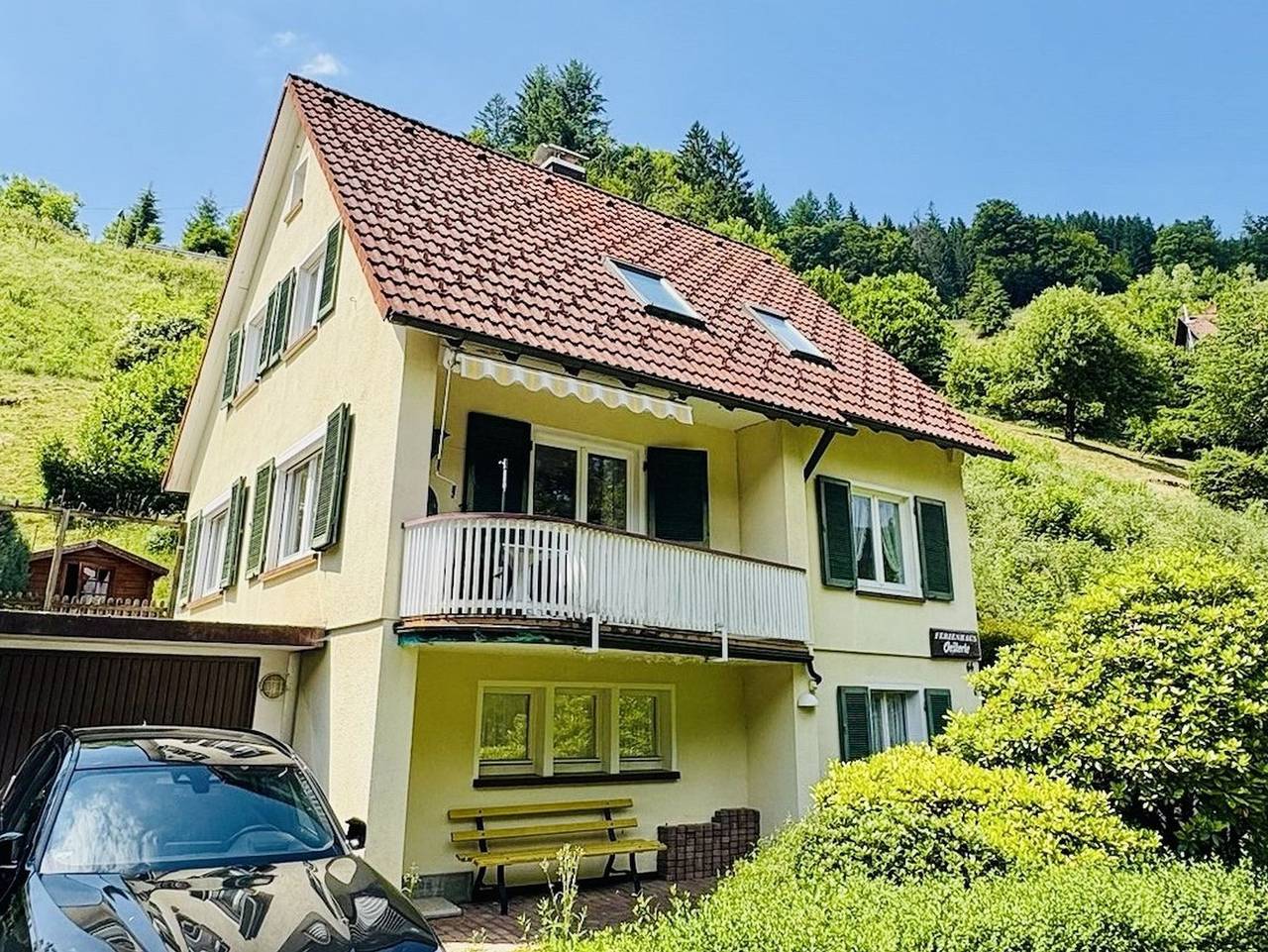 Ferienhaus Oesterle - Ferienhaus Oesterle - Idyllisches Schwarzwaldhaus am Bach mit Terrasse & Balkon in Schönmünzach, Baiersbronn