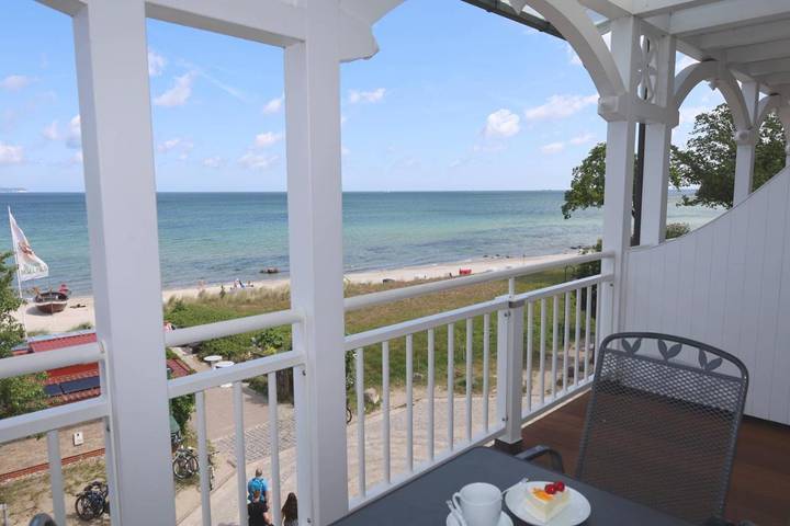 Ferienhaus mit Meerblick für 4 Personen, mit Seeblick und Balkon in Binz