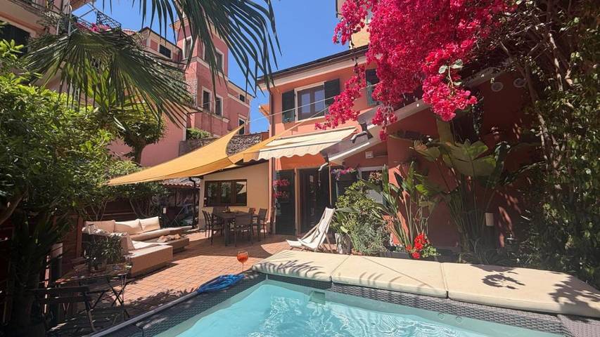 Appartement de vacances pour 6 personnes, avec jacuzzi ainsi que piscine et jardin