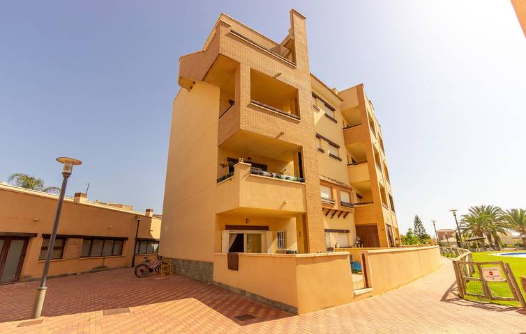 Appartement voor 4 personen, with zwembad and tuin as well as terras in Murcia